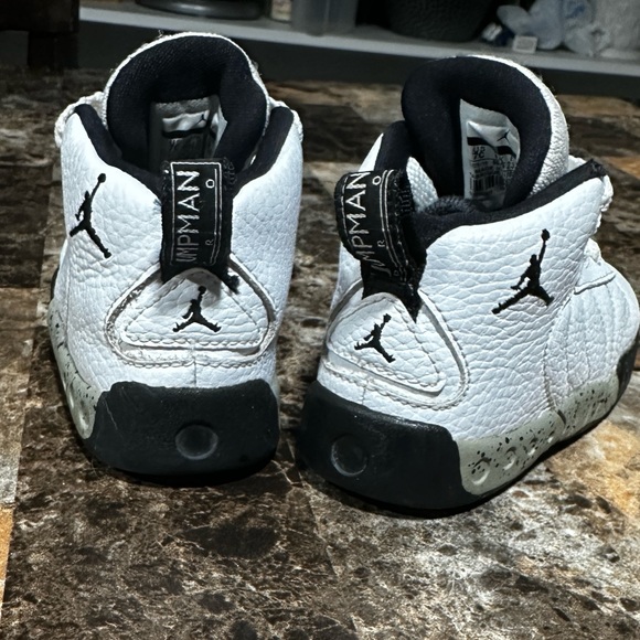 Toddler Jordan retro 11s - Picture 3 of 3